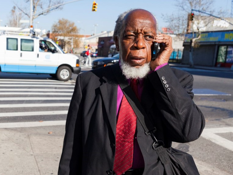 44 yıl sonra hapisten çıkan adam ilk defa telefon görünce şaşkınlığını gizleyemedi
