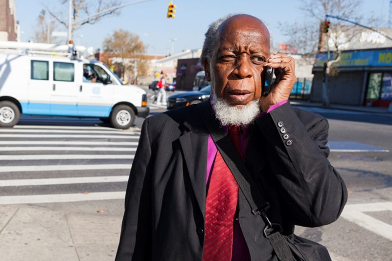 44 yıl sonra hapisten çıkan adam ilk defa telefon görünce şaşkınlığını gizleyemedi