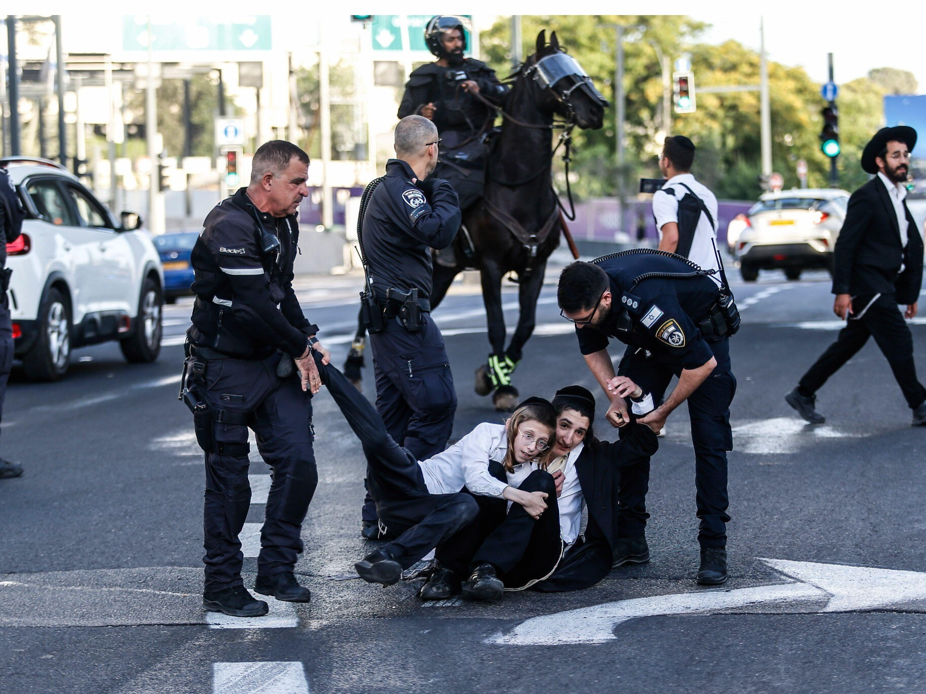 İsrail'de hükümetten askerlik yapmak istemeyen Ultra Ortodoks Yahudilere gözaltı kararı