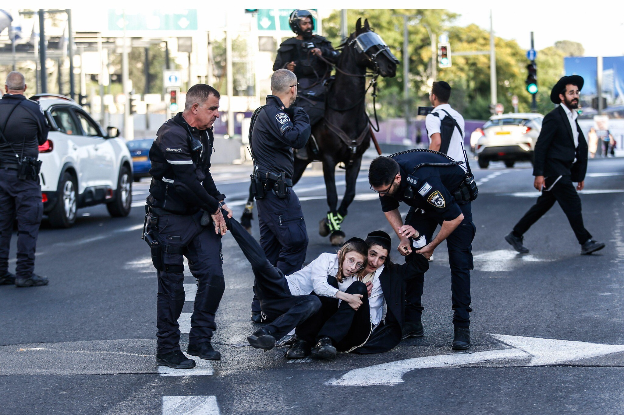 İsrail'de hükümetten askerlik yapmak istemeyen Ultra Ortodoks Yahudilere gözaltı kararı