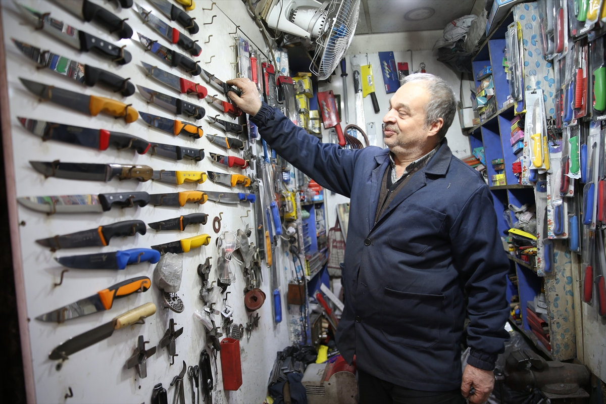 Şanlıurfa'da 4 metrekarelik dükkanda üç kuşaktır bıçakçılık yapıyorlar