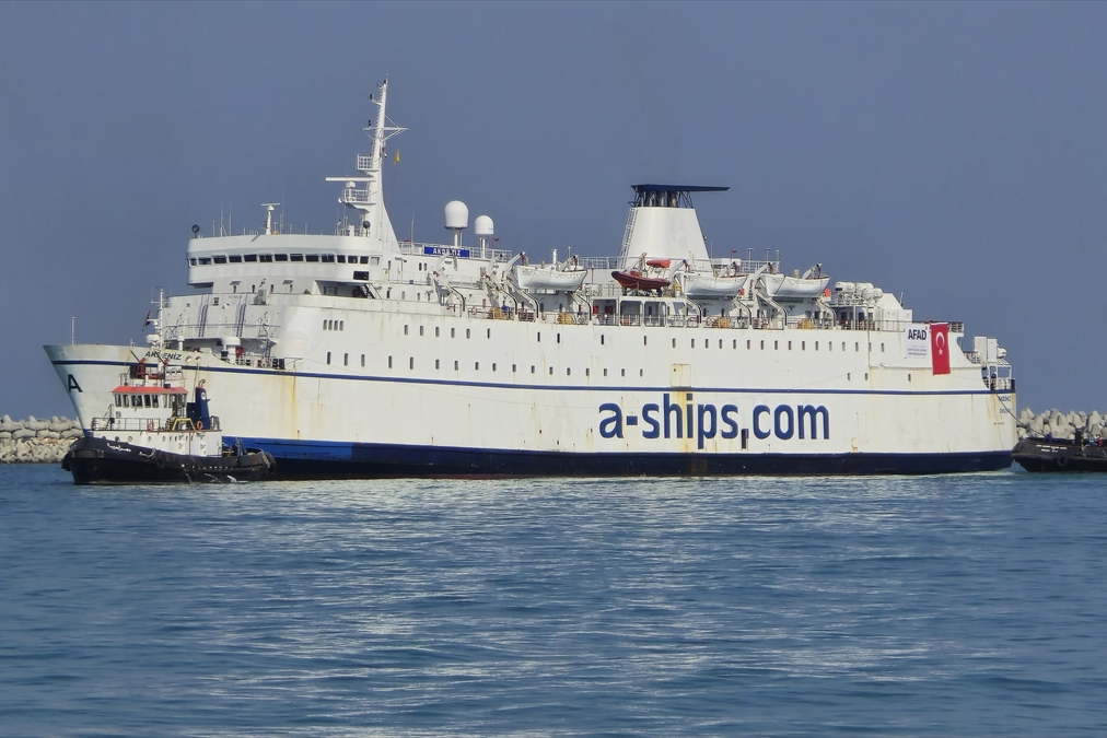 Mersin’den Gazze’ye giden İyilik Gemisi dualarla uğurlandı