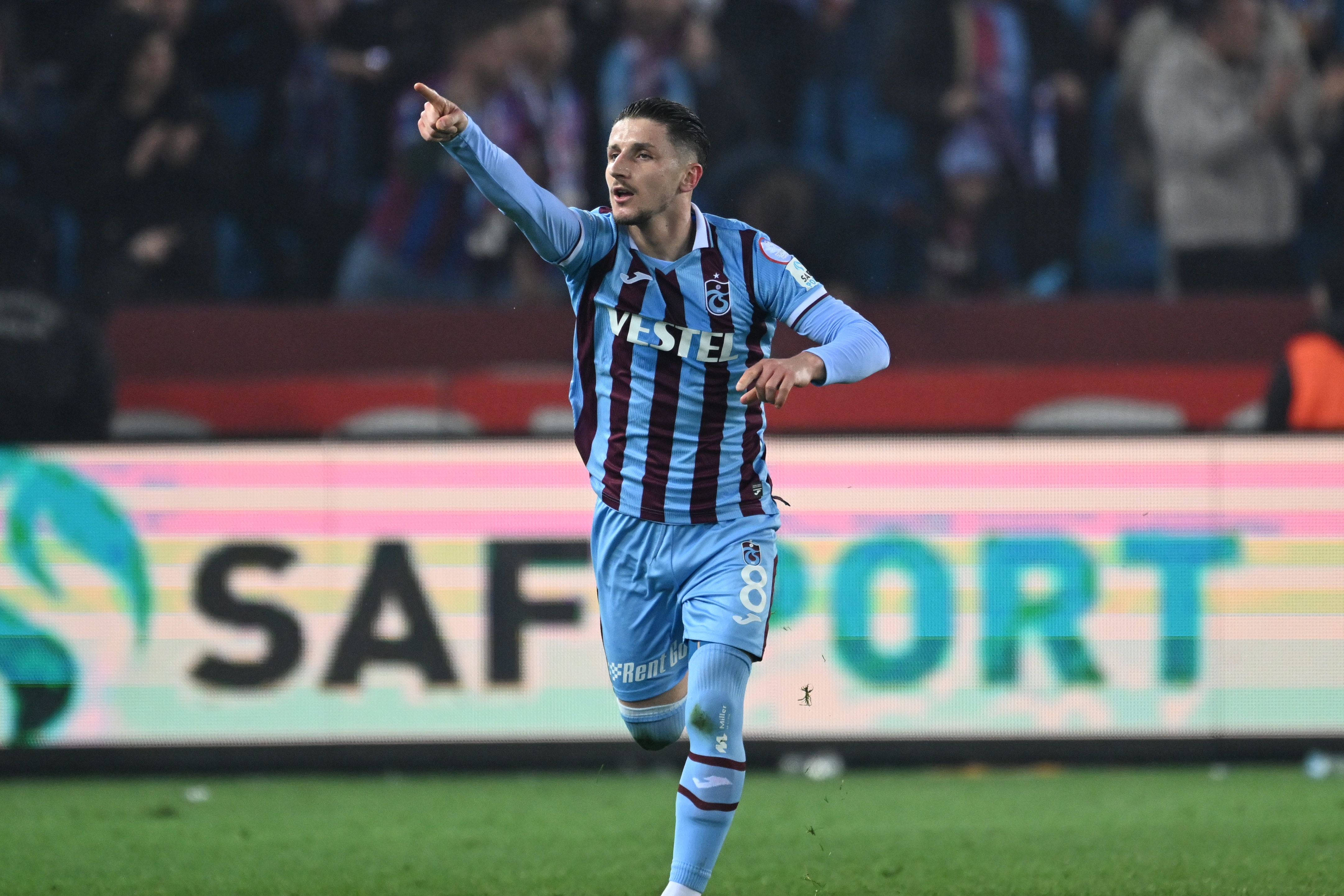 Trabzonspor'dan ayrılan Enis Bardhi LaLiga ekibiyle anlaştı