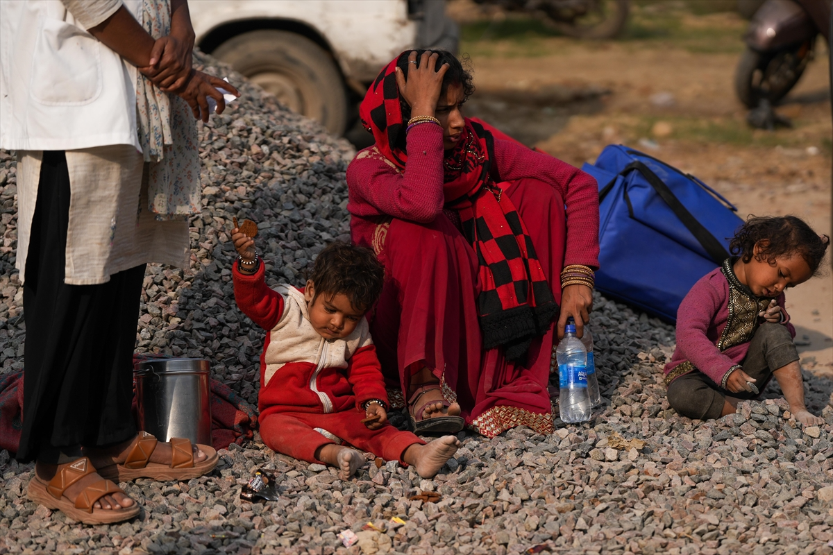 Hindistan’daki Maha Kumbh Mela festivalinde izdiham yaşandı