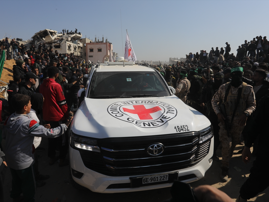 Hamas yarın serbest bırakılacak 3 esirin isimlerini açıkladı