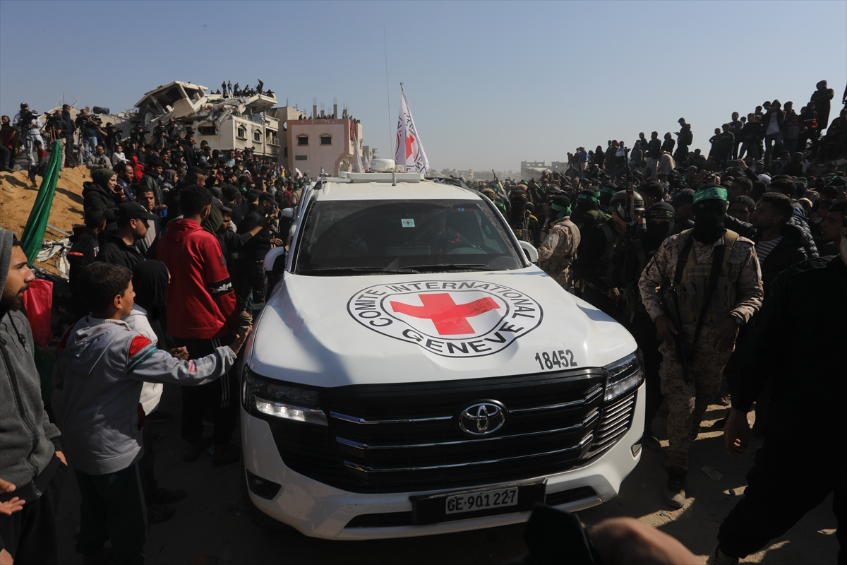 Hamas yarın serbest bırakılacak 3 esirin isimlerini açıkladı