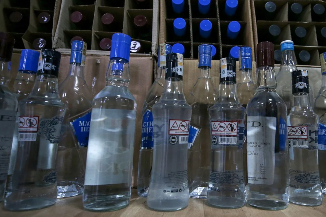 İstanbul'da sahte içki satan 8 şüpheliden 2'si tutuklandı