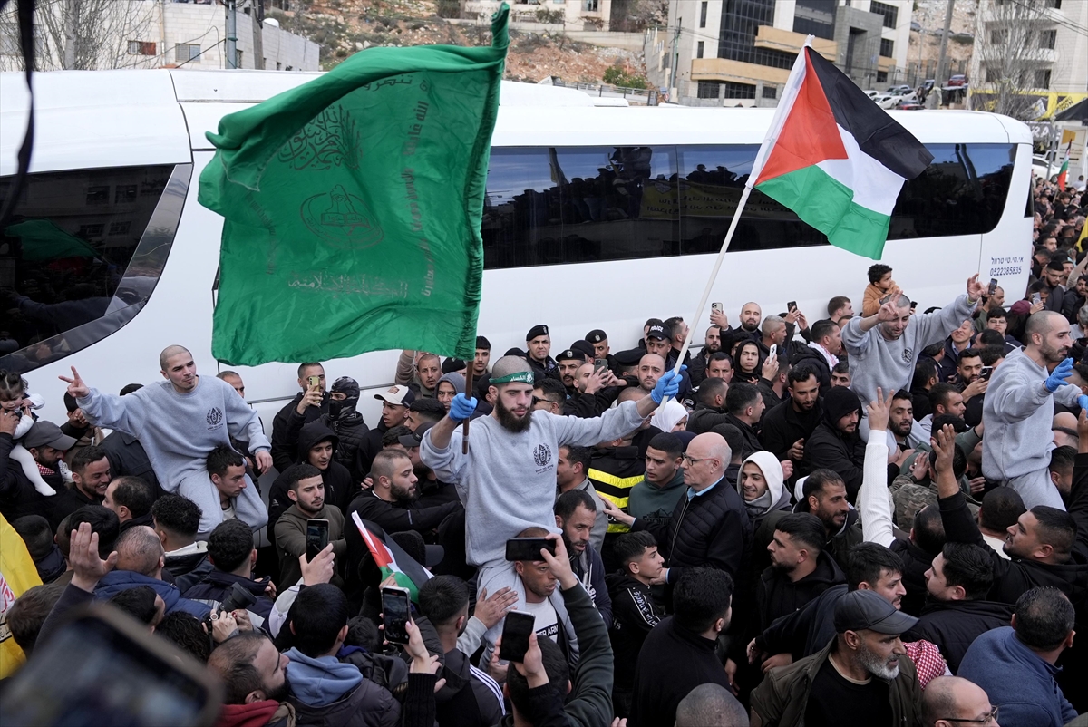 Hamas ile İsrail arasında esir takası gerçekleşiyor