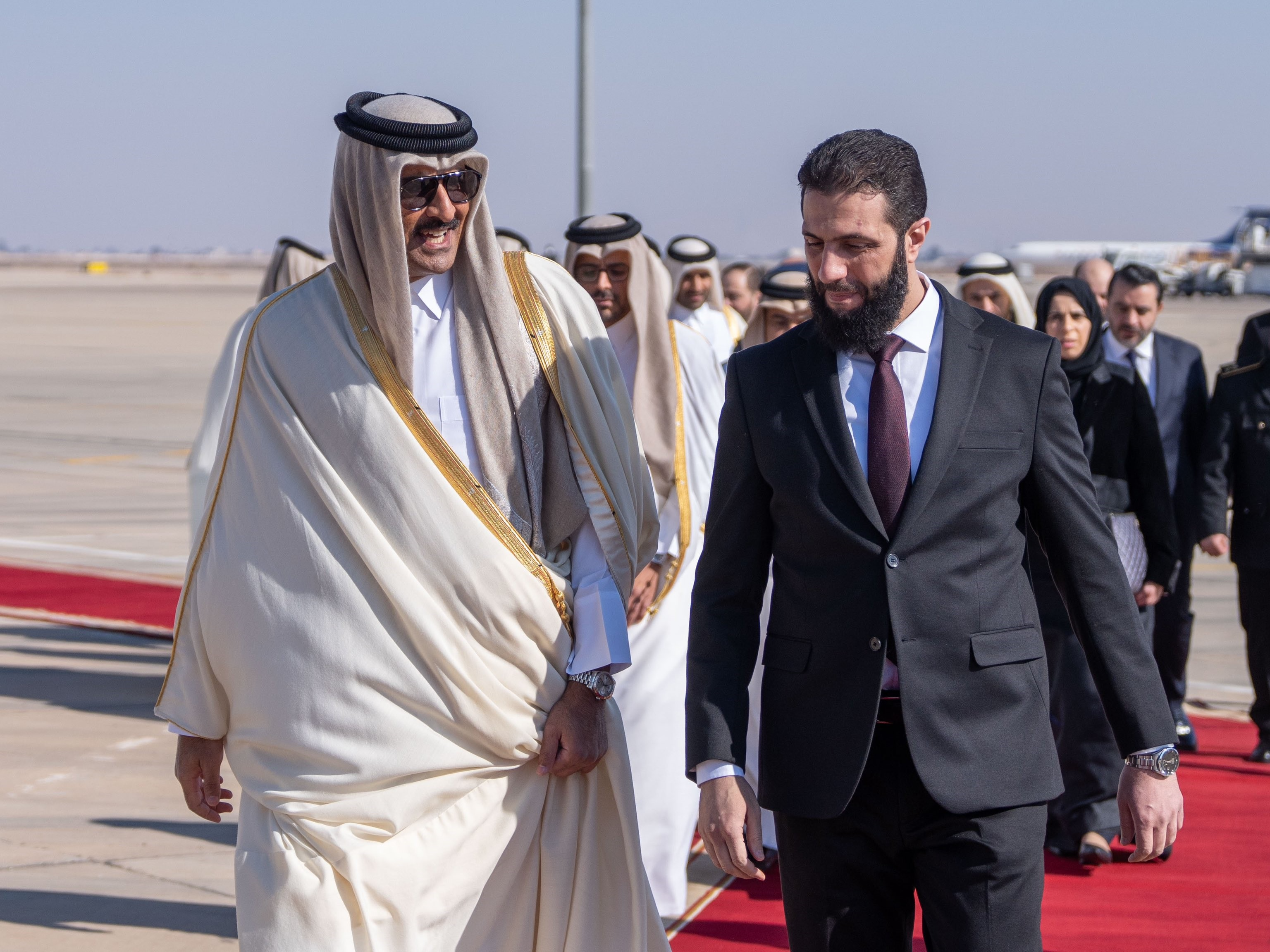 Şaraa'nın Suriye Cumhurbaşkanı olarak ağırladığı ilk isim Katar Emiri Sani oldu