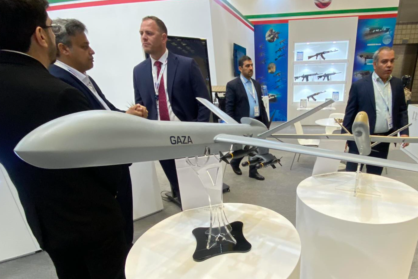 İran'ın yeni İHA'sı görücüye çıktı