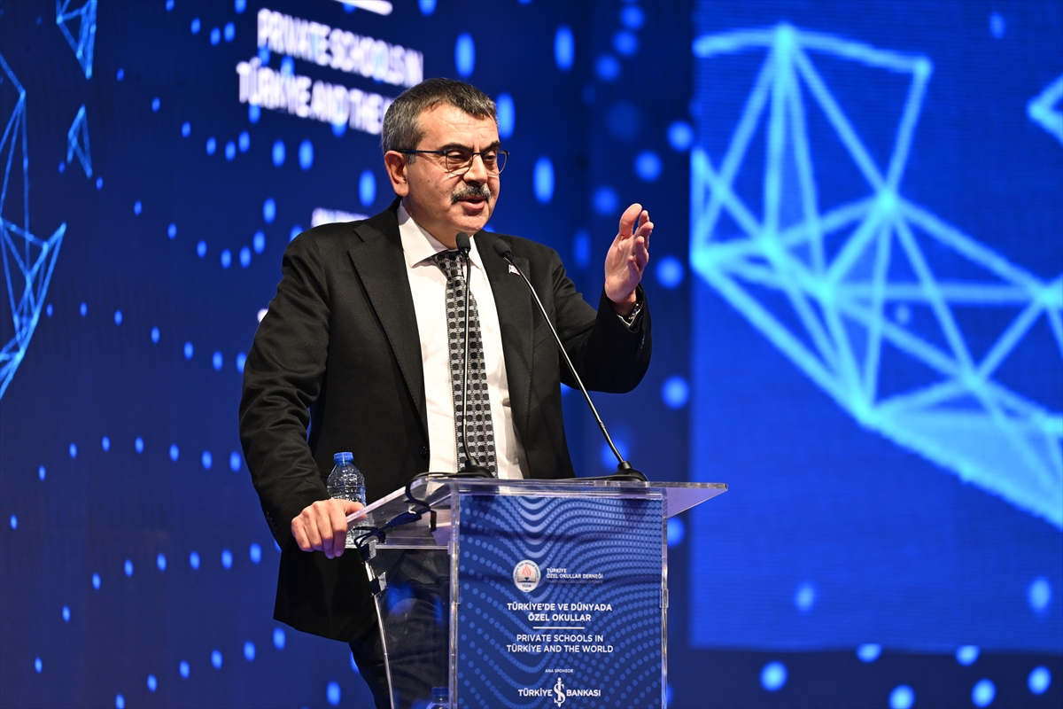 Milli Eğitim Bakanı Tekin'den 200 bin öğretmene yeşil pasaport müjdesi