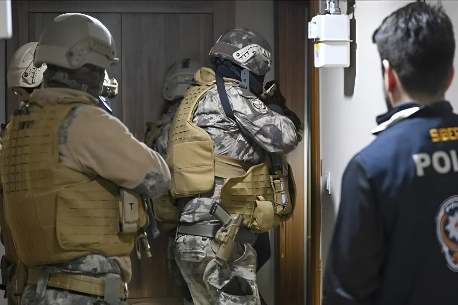 Panel kurarak kişisel veri çalanlara darbe! Operasyonlarda 44 kişi tutuklandı