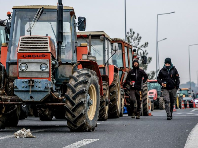 Yunanistan'da çiftçiler artan maliyetlere tepki göstererek hükümeti protesto etti
