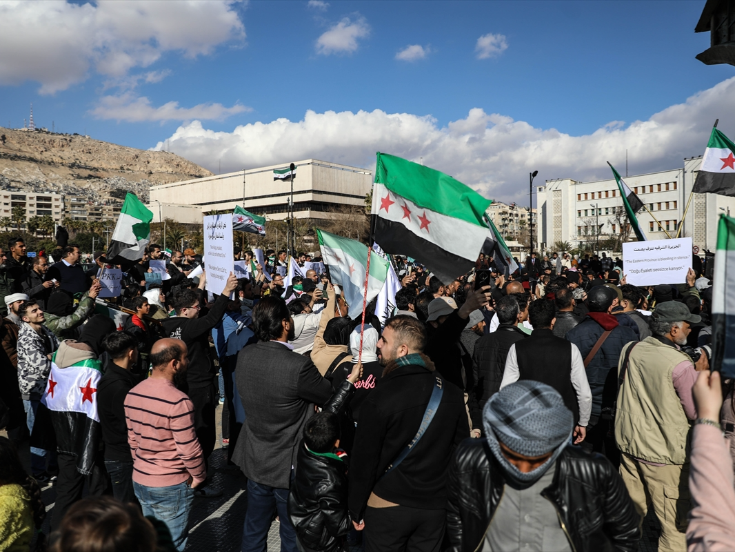 Suriye halkı Emevi Meydanı'nda tek ses: PKK/YPG'nin işgalini sonlandırın