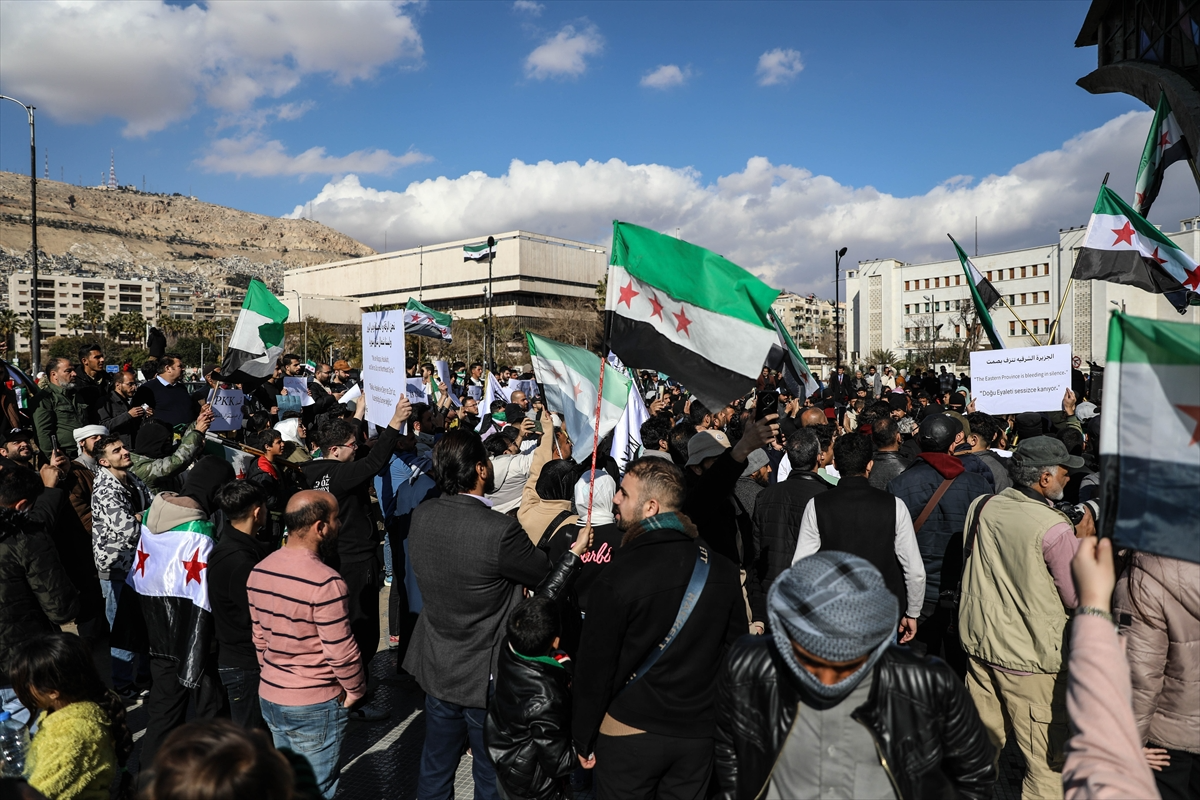 Suriye halkı Emevi Meydanı'nda tek ses: PKK/YPG'nin işgalini sonlandırın