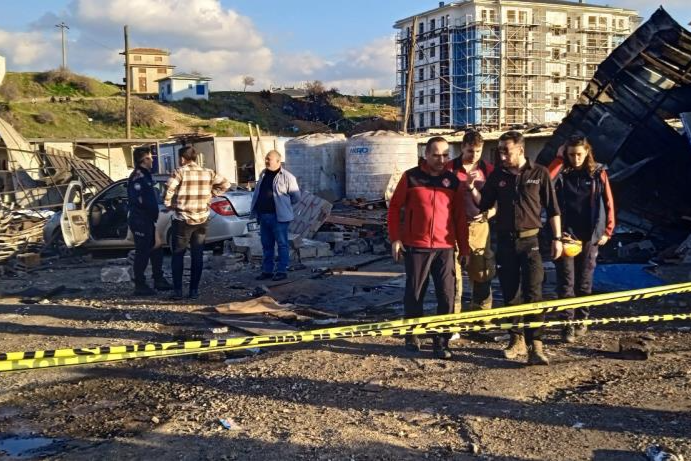 İzmir'de inşaatta kazan patladı: 1 işçi öldü, 10 işçi yaralandı