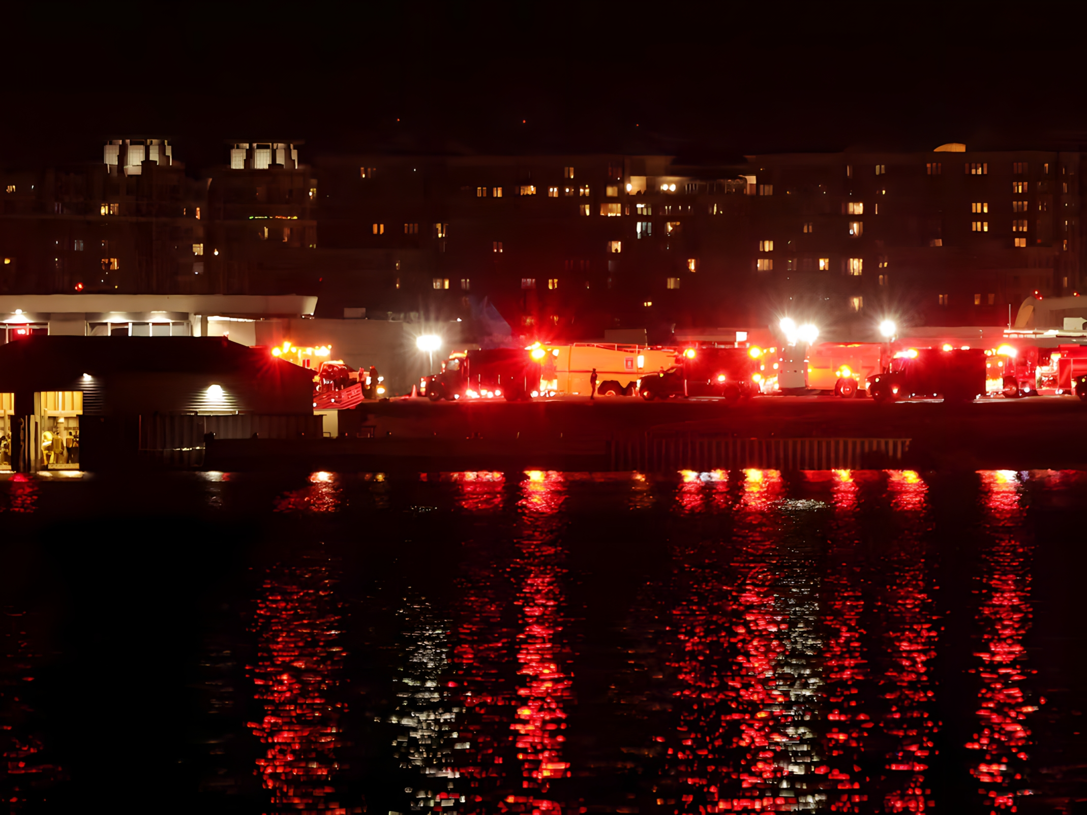 ABD’de yolcu uçağı ve askeri helikopter çarpıştı: 30 ölü