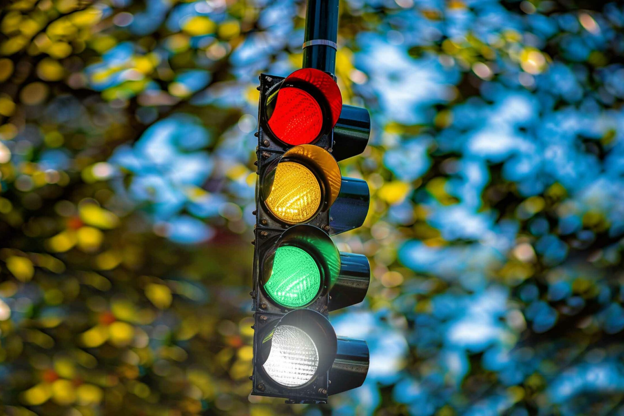 Trafik ışıklarına beyaz renk ekleniyor