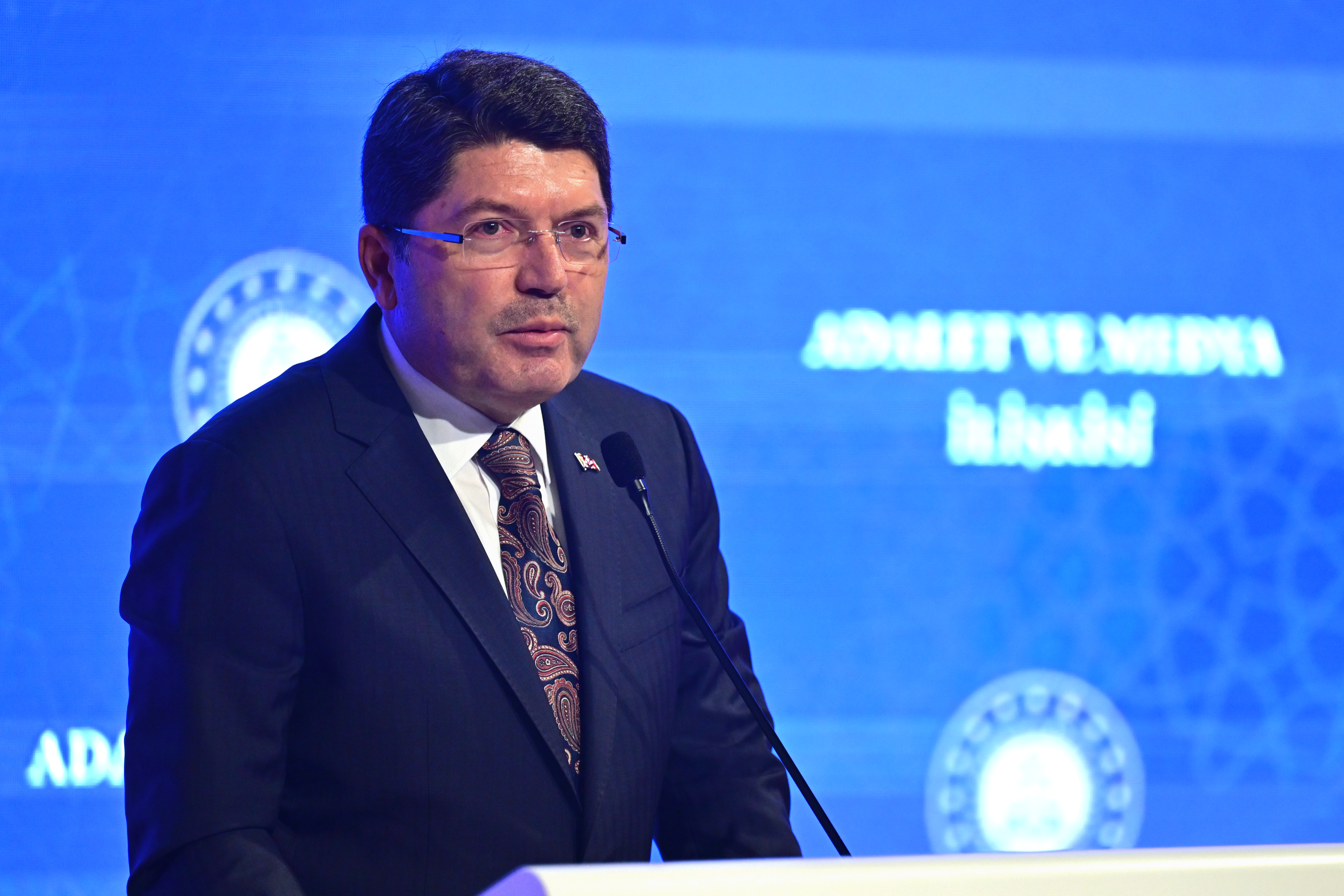 Bakan Tunç: Gazetecilik faaliyeti ile kimse gözaltına alınamaz