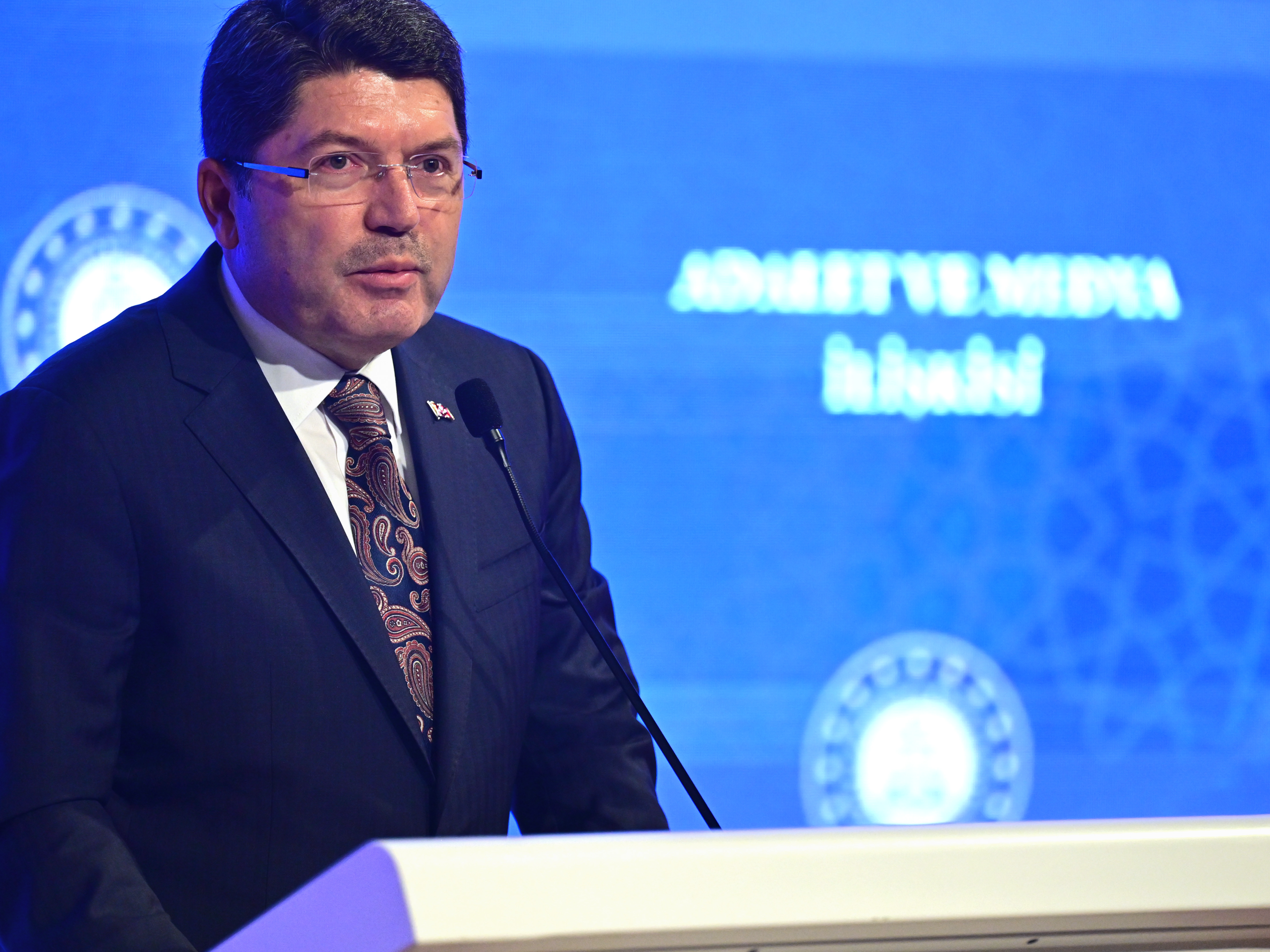 Bakan Tunç: Gazetecilik faaliyeti ile kimse gözaltına alınamaz