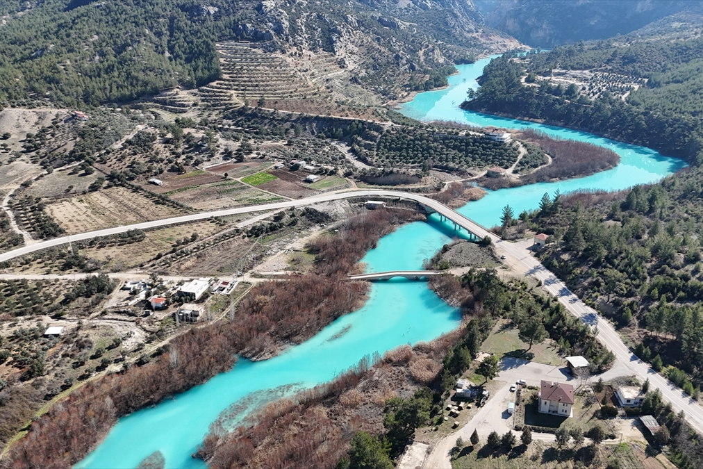 Göksu Nehri turkuaz rengiyle görenleri mest etti