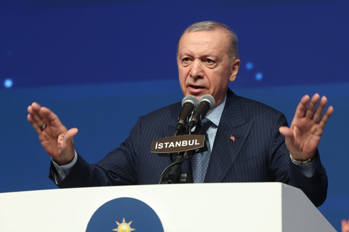Erdoğan: Muhalefet armut piş ağzıma düş mantığıyla iktidar bekliyor