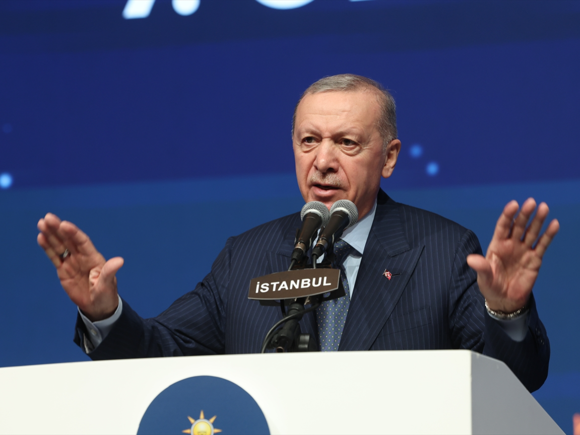Erdoğan: Muhalefet armut piş ağzıma düş mantığıyla iktidar bekliyor
