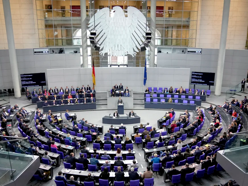 Almanlar anketlerde birinci çıkan AfD'yi kapatmak için harekete geçti