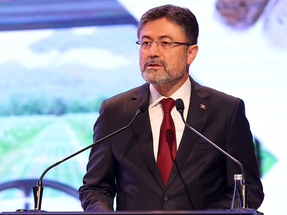 Bakan Yumaklı belediyeleri uyardı: Ya barınak yap ya da cezasına katlan