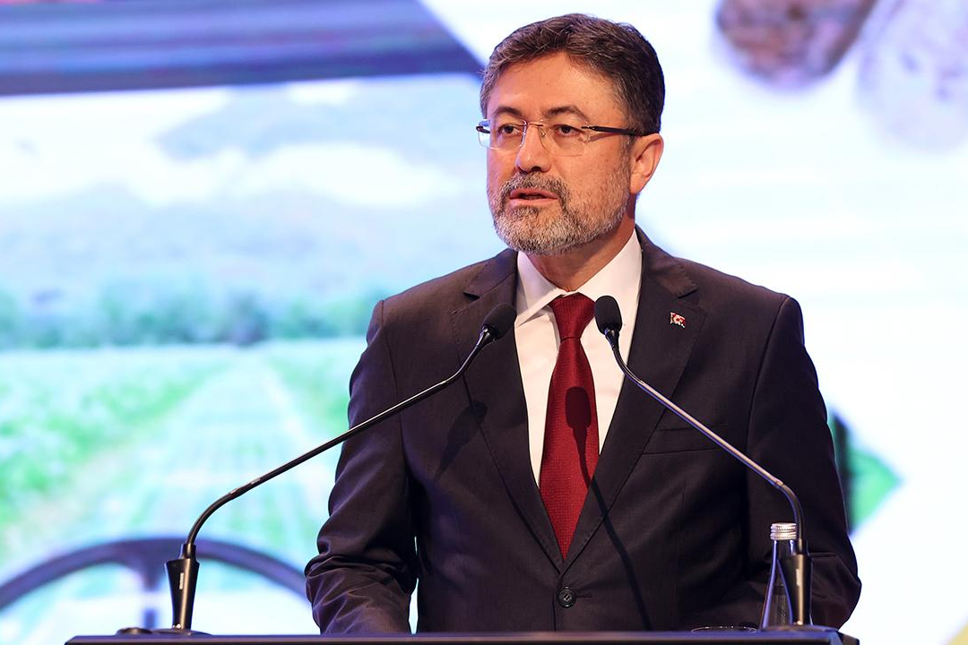 Bakan Yumaklı belediyeleri uyardı: Ya barınak yap ya da cezasına katlan